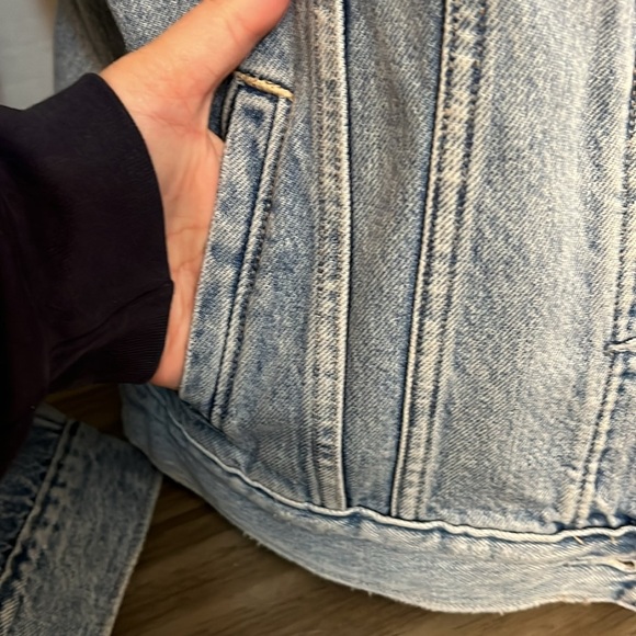 GAP DENIM JEAN JACKET DISTRESSED. WOMENS SIZE SMALL - Picture 7 of 17